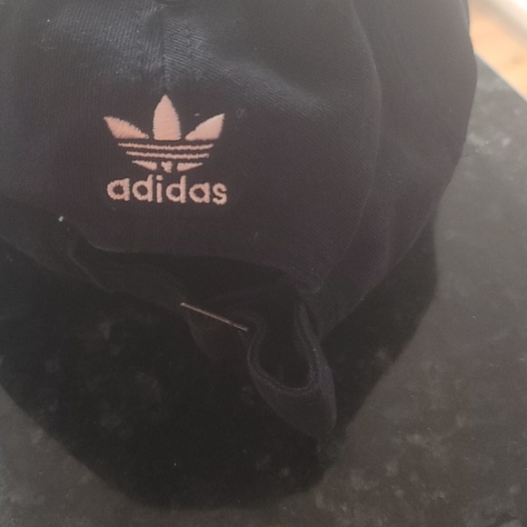 Addidas Strapback hat - Picture 4 of 5